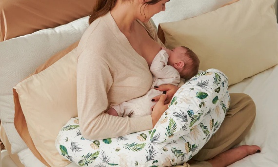 Poduszka do karmienia — jak używać, żeby naprawdę pomagała?