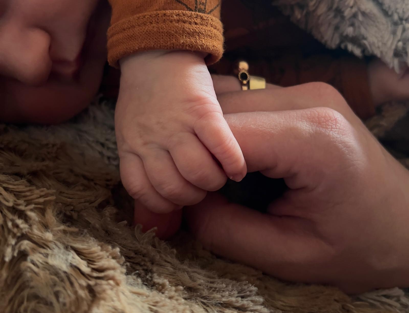 Motoryka mała — jak rozwijać ją u niemowlaka?