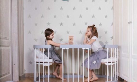 Pokój dziecka w stylu Montessori: łóżko podłogowe i strefy