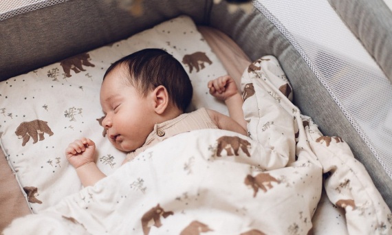 Pościel do łóżeczka – na co zwrócić uwagę wybierając pościel dla noworodka?